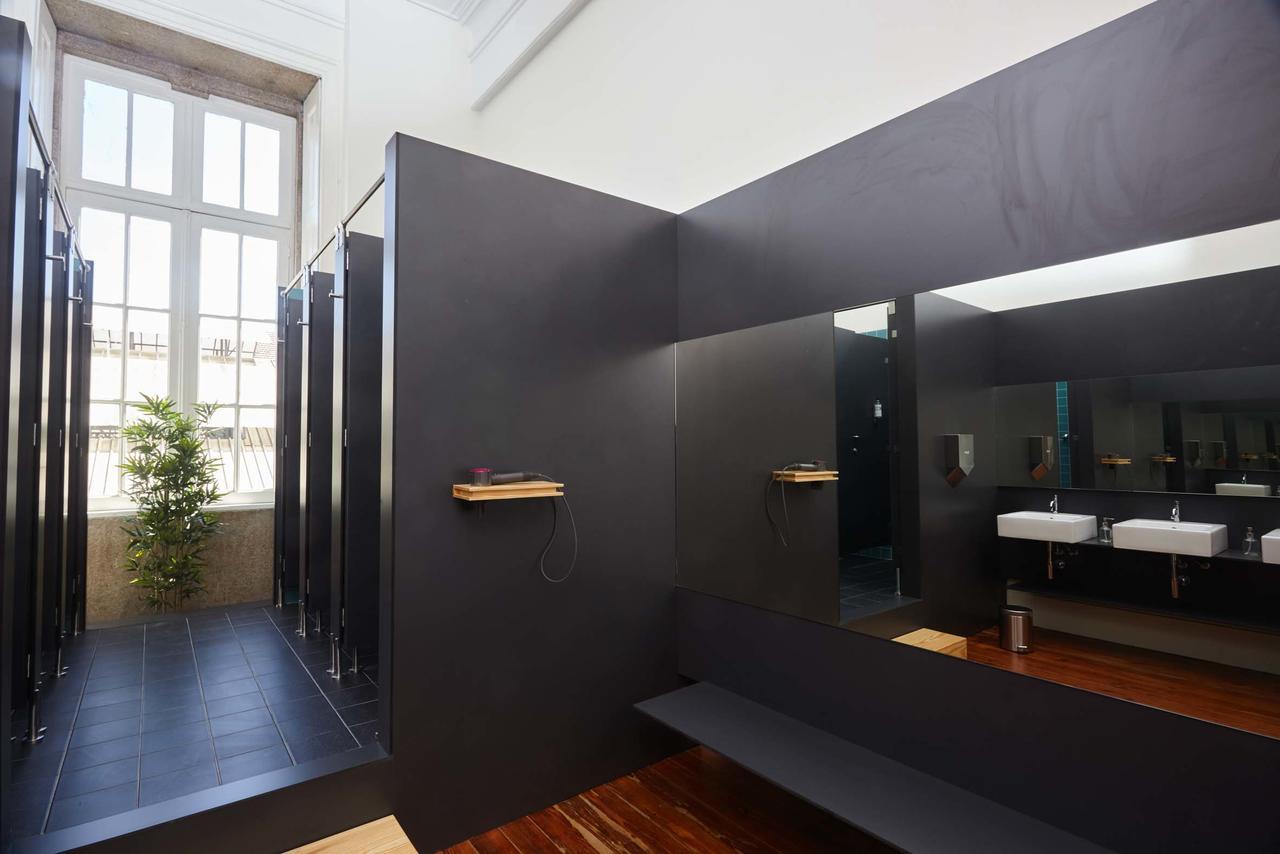 Chambre Lits Jumeaux avec Salle de Bains Commune