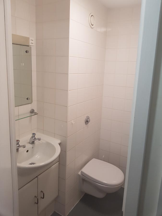 Single Room with Private Bathroom,629628039:JPEG
