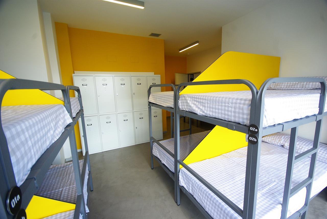 Lit dans Dortoir pour Femmes de 10 Lits