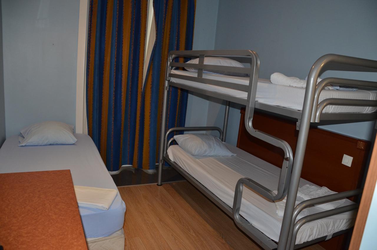 Chambre Triple avec Salle de Bains Privative