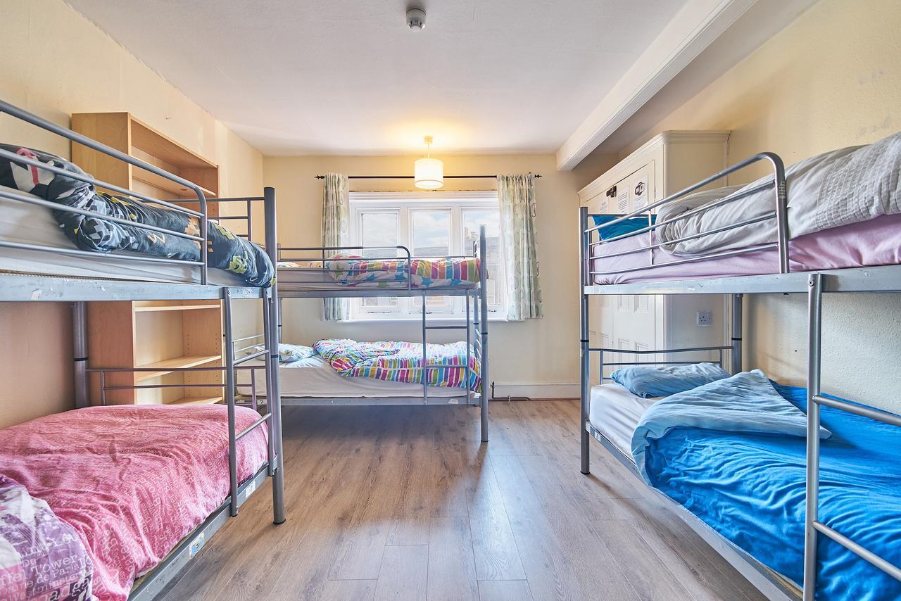 Lit dans Dortoir pour Femmes de 6 Lits