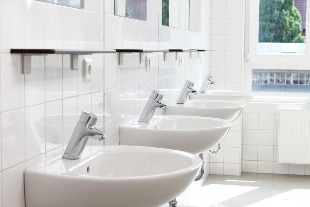 Lit Simple dans Dortoir à 8 Lits avec Salle de Bains