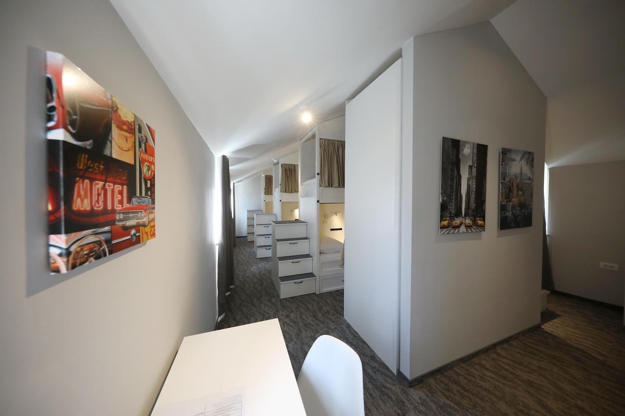 Lit dans Dortoir Mixte de 8 Lits avec Salle de Bains Privative