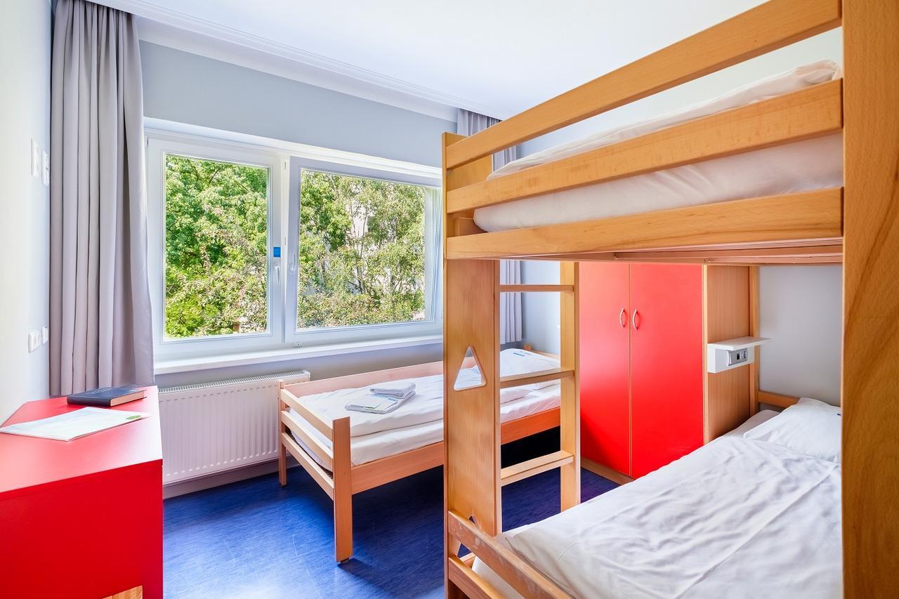 Single Room,665911851:JPEG