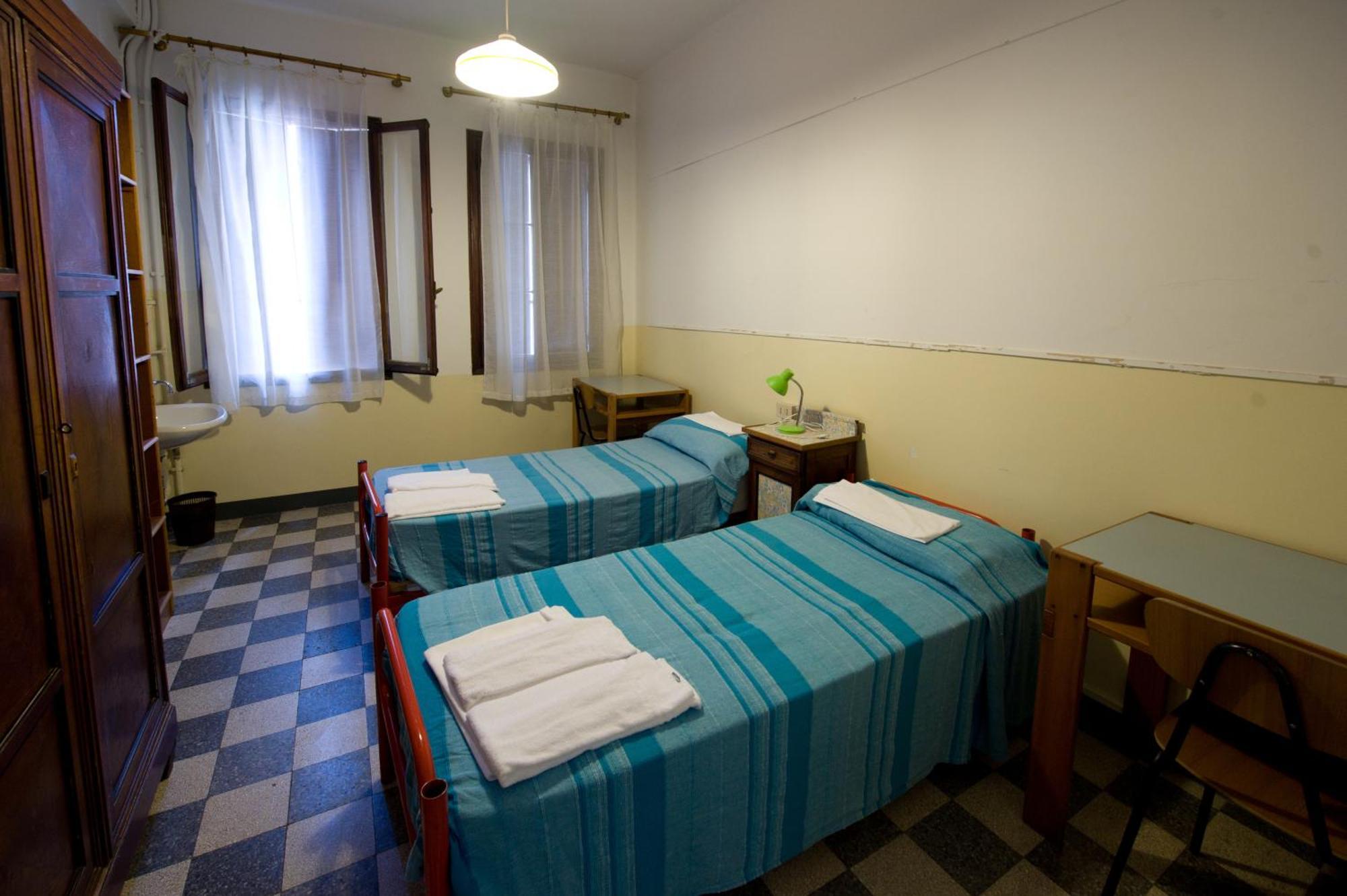 Chambre Lits Jumeaux Standard avec Salle de Bains Commune et Climatisation