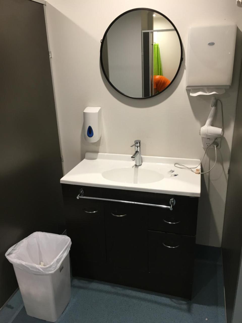 Chambre Double avec Toilettes Communes