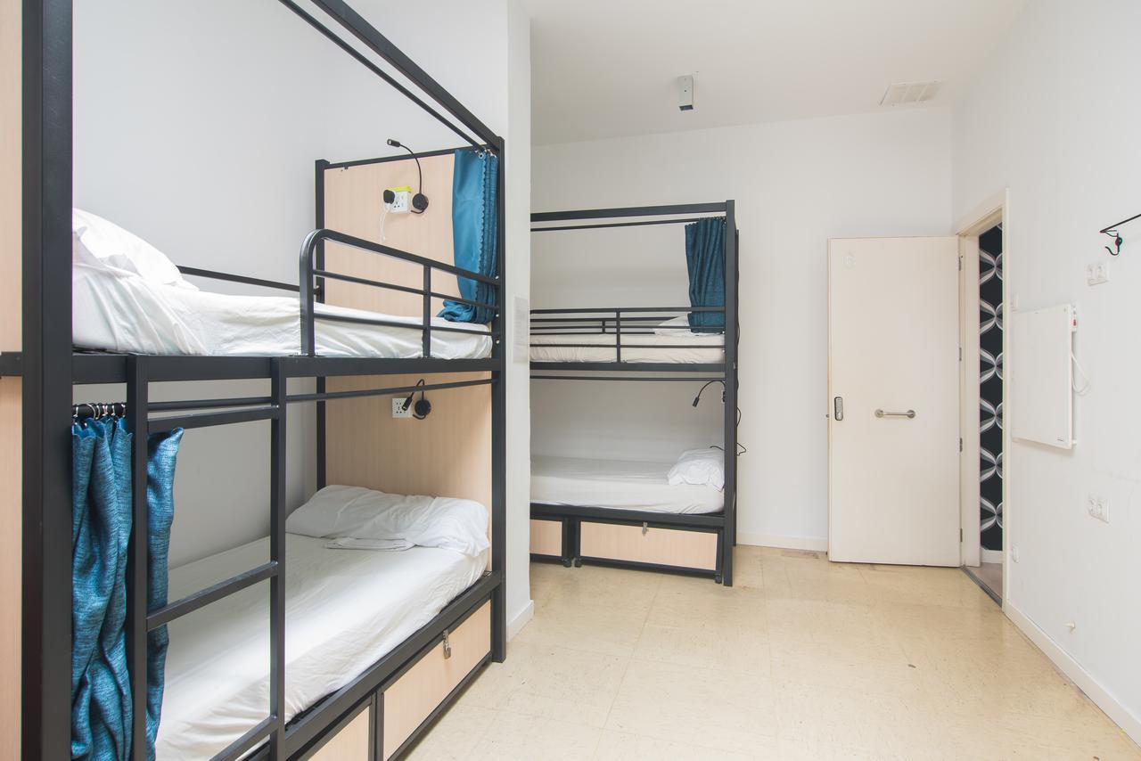 Lit dans Dortoir Mixte de 8 Lits avec Salle de Bains Commune