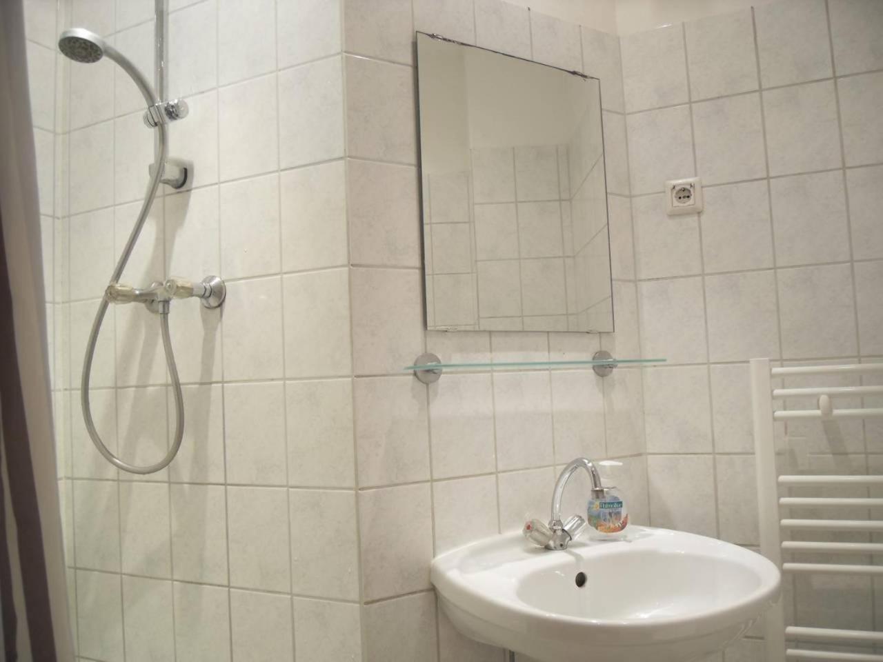 Chambre Triple avec Salle de Bains Commune