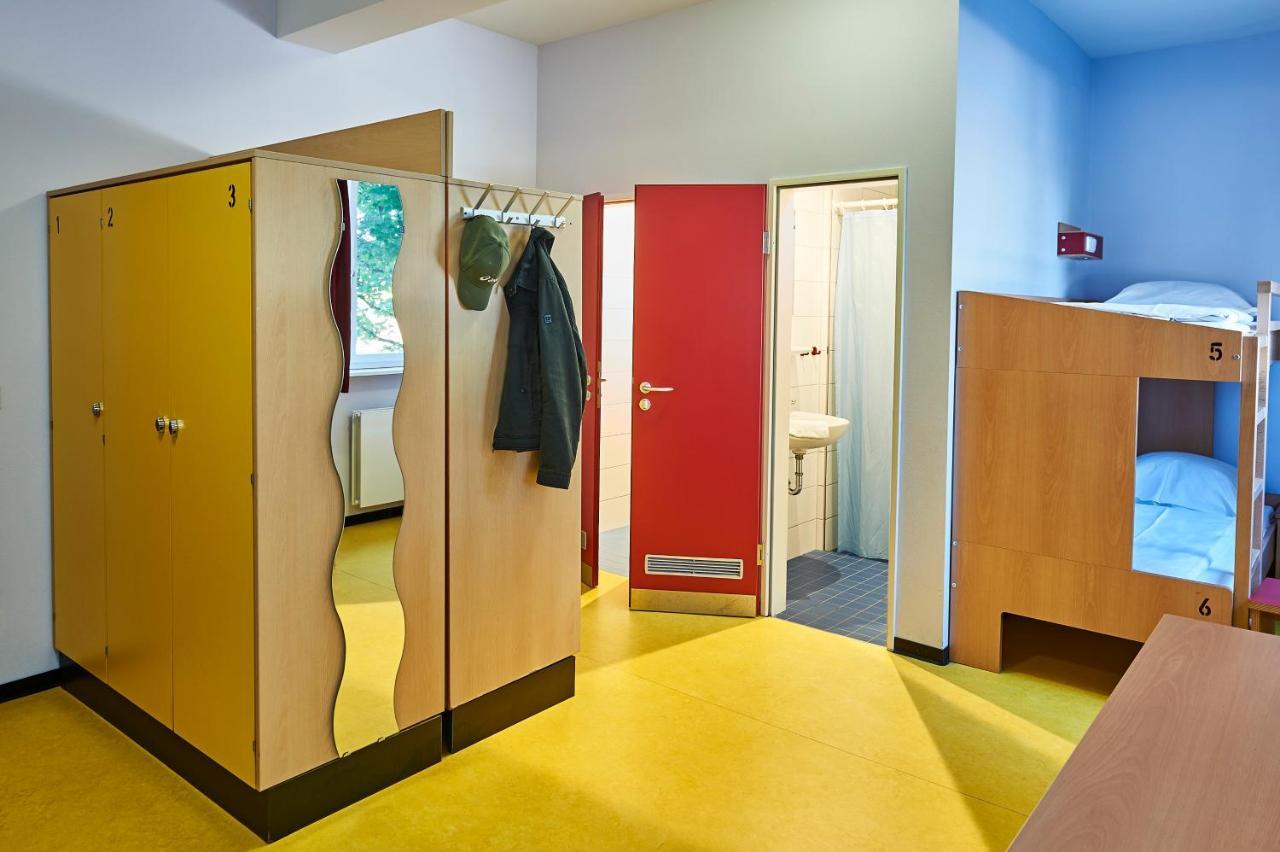 Lit dans Dortoir pour Hommes de 4/6 Lits avec Douche et Toilettes