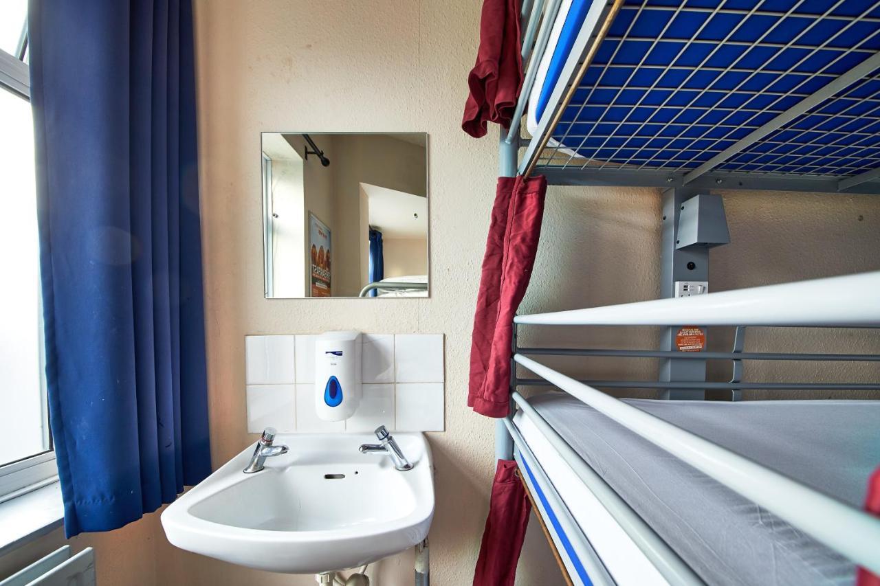 Lit dans Dortoir Mixte de 8 Places avec Salle de Bains Commune Extérieure