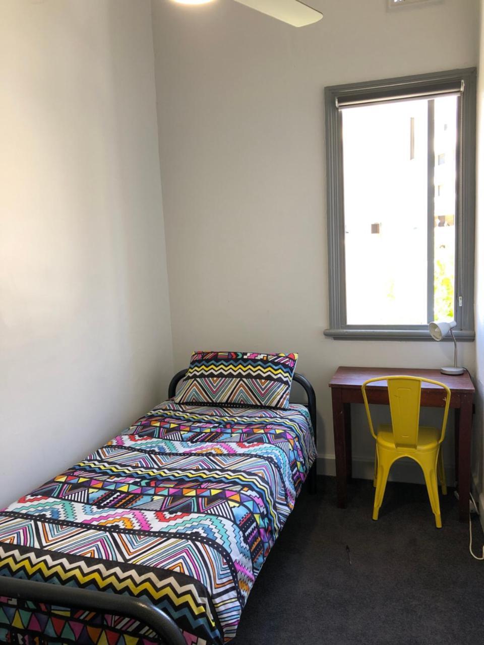Chambre Simple avec Salle de Bains Commune