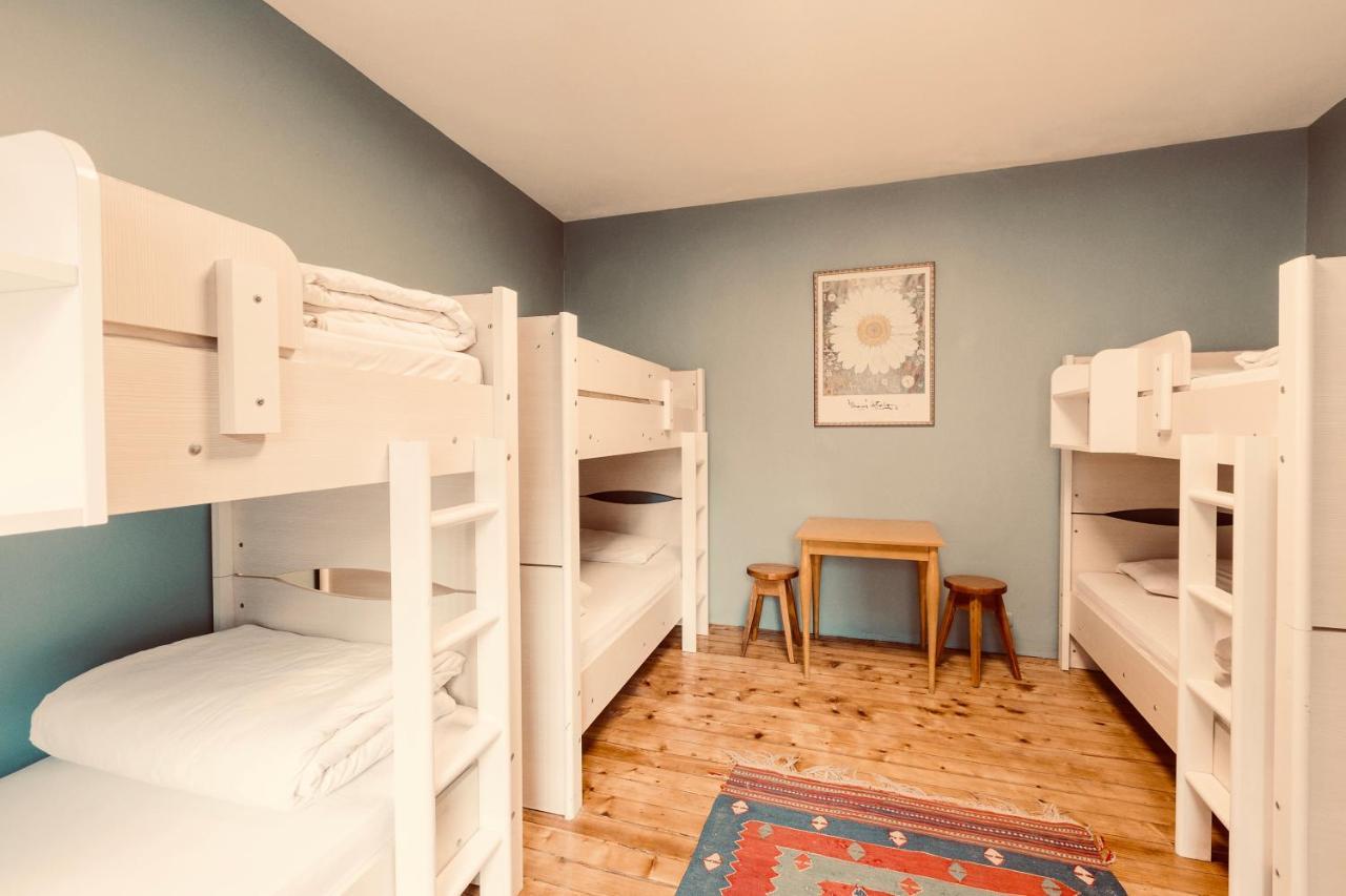 Lit dans Dortoir pour Femmes de 6 Lits