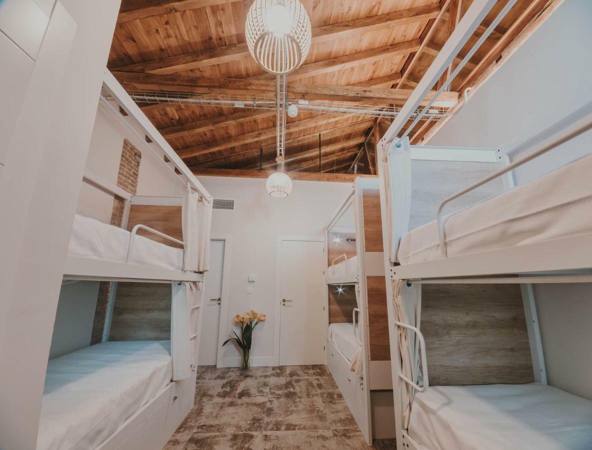 Chambre Familiale avec Salle de Bains (6 Adultes)