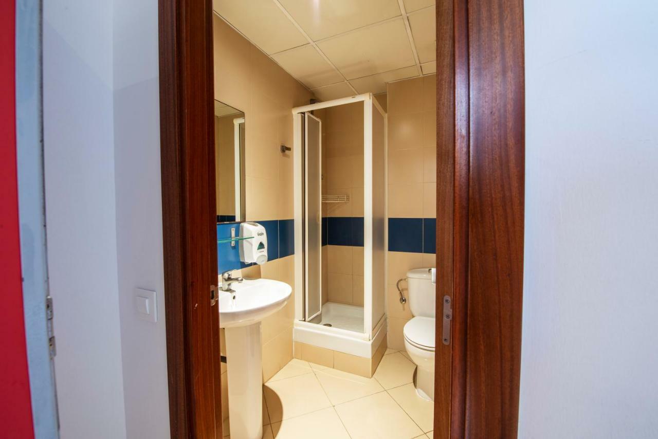 Chambre 10 Lits avec Salle de Bains Privée