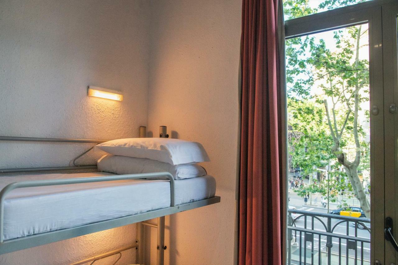 Chambre 8 Lits avec Salle de Bains Privée