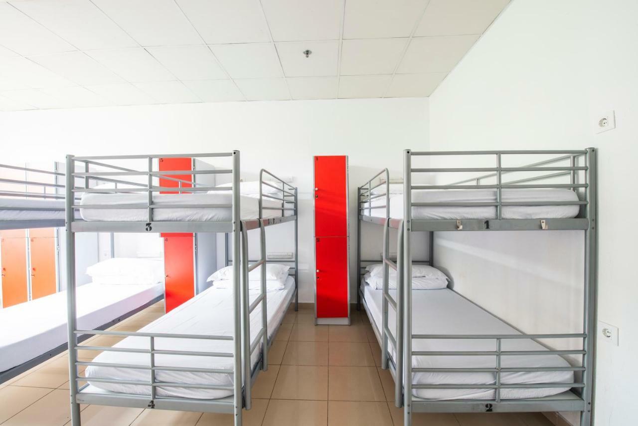 Chambre privée 10 lits avec salle de bains commune
