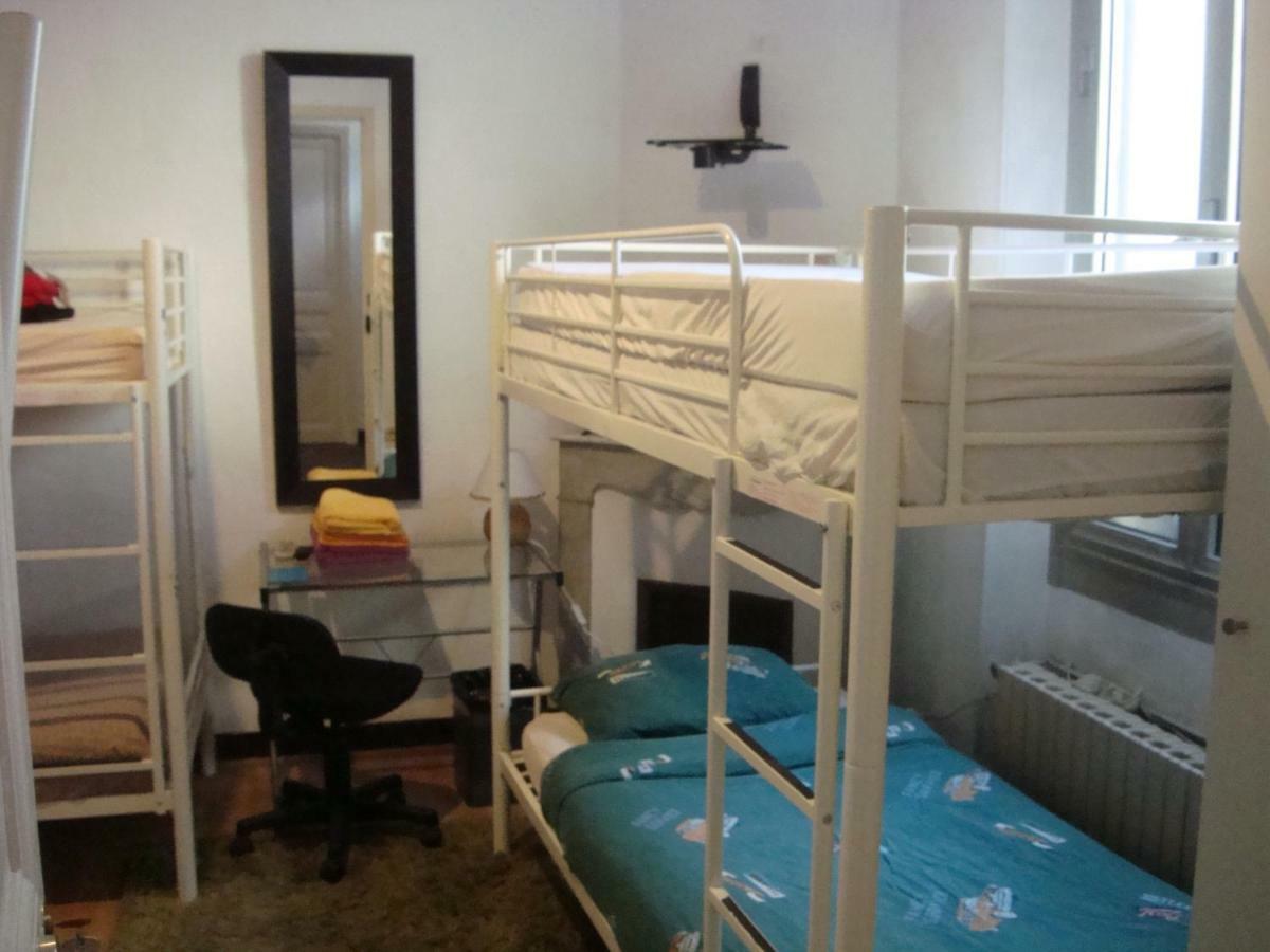 Bunk Bed in Male Dormitory Room,858525146:JPEG