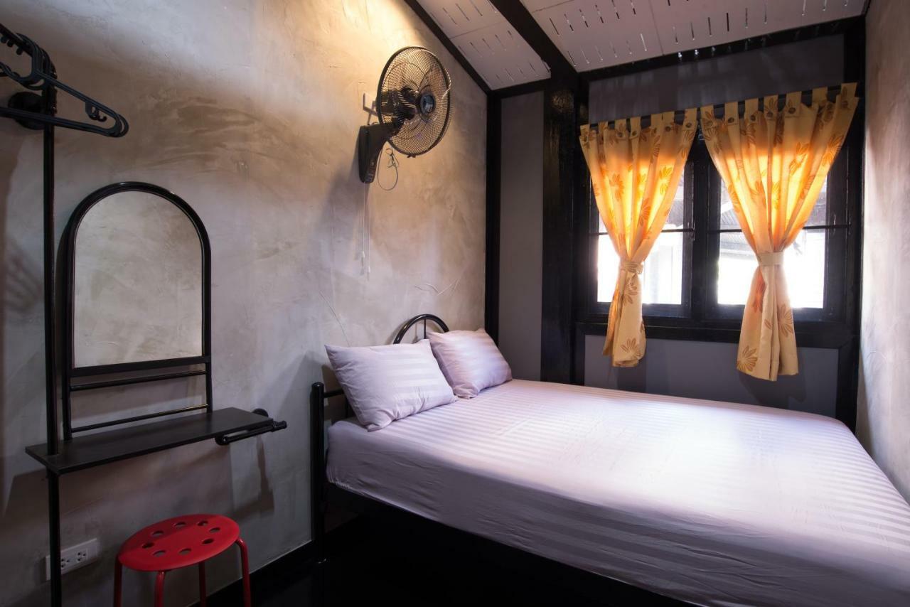 Double Fan Room with Shared Bathroom,894535183:JPEG