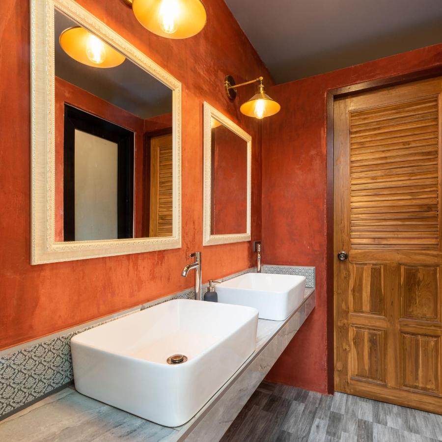 Chambre Familiale avec Salle de Bains Commune
