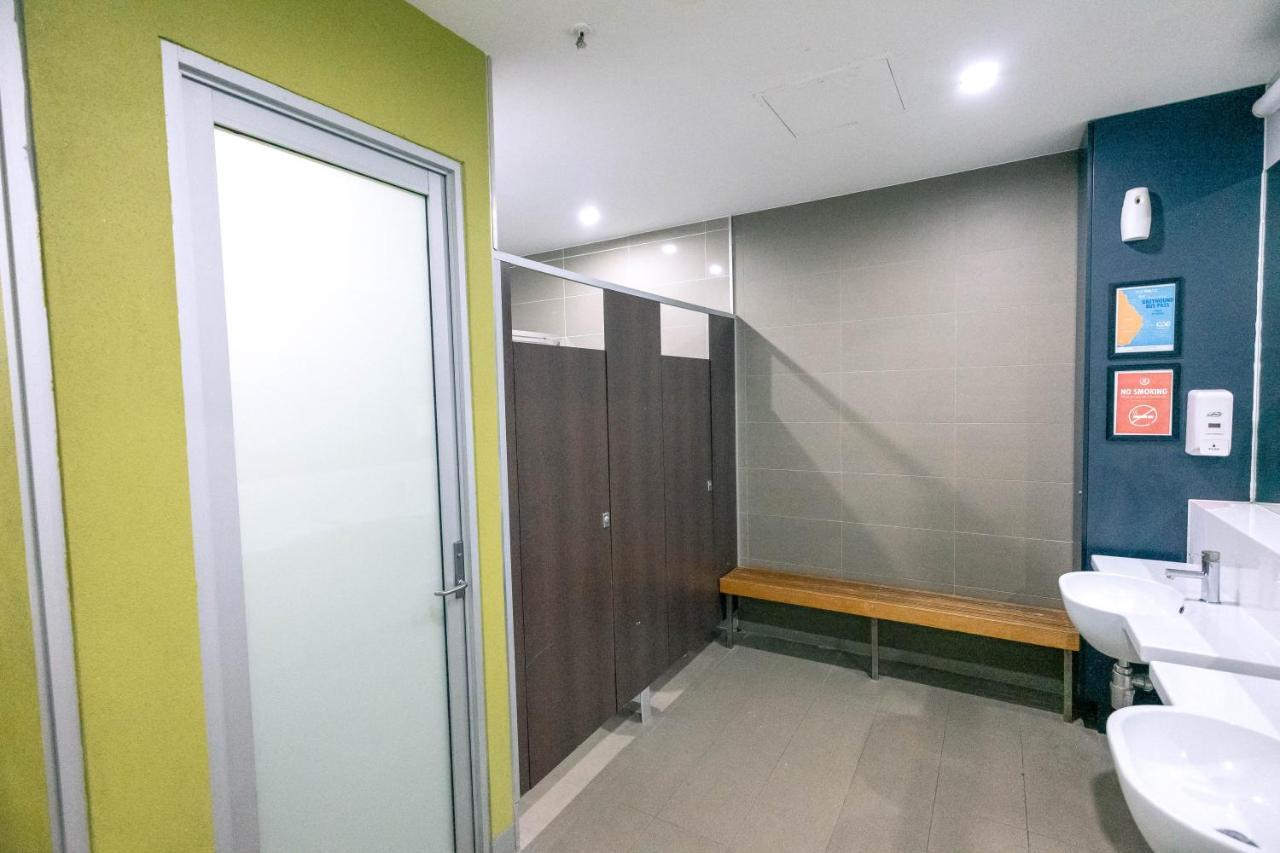 Hébergement Lit Simple dans Dortoir pour Hommes de 4 Lits - Salle de Bains Commune