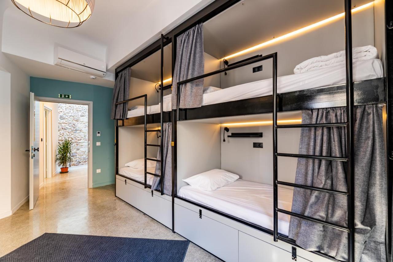 Lit dans Dortoir pour Femmes de 6 Lits