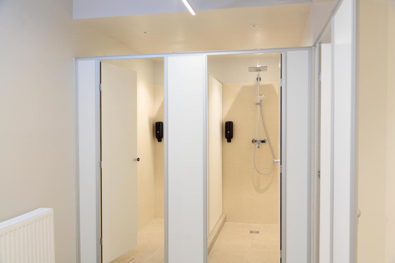 Lit dans Dortoir pour Femmes de 8 Lits
