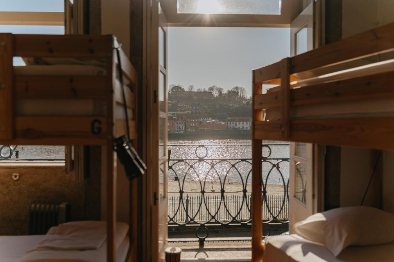 Bed in 10-Bed Mixed Dormitory Room with Private Bathroom and River View,822672839:JPEG