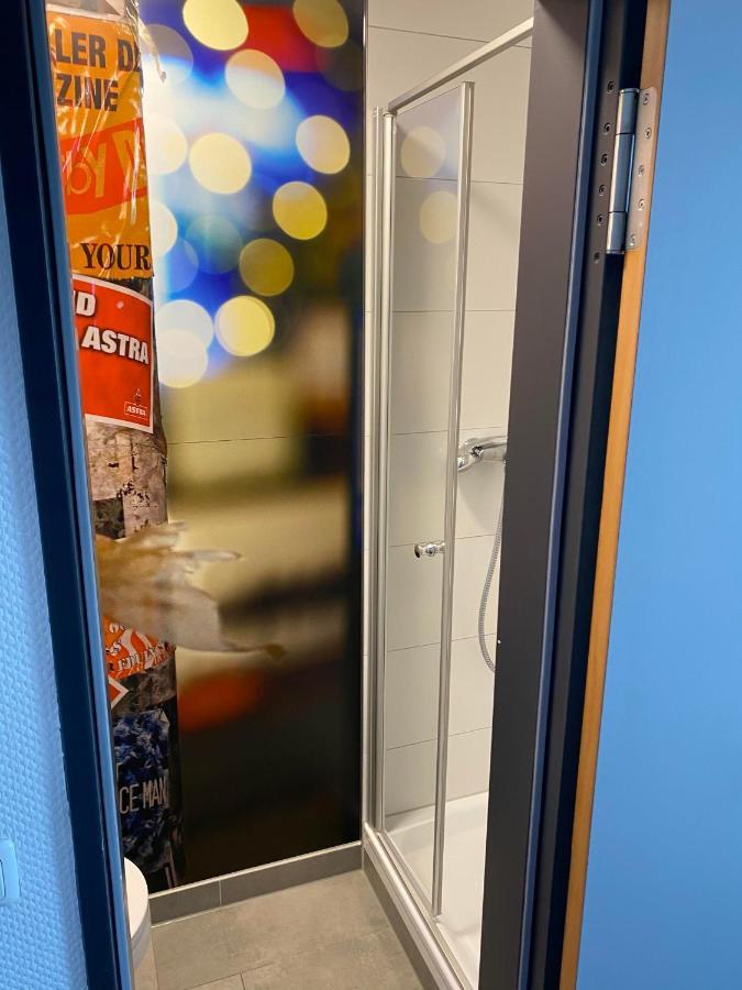 Lit dans Dortoir Mixte de 8 Lits (Réservé aux Personnes de Plus de 18 Ans)