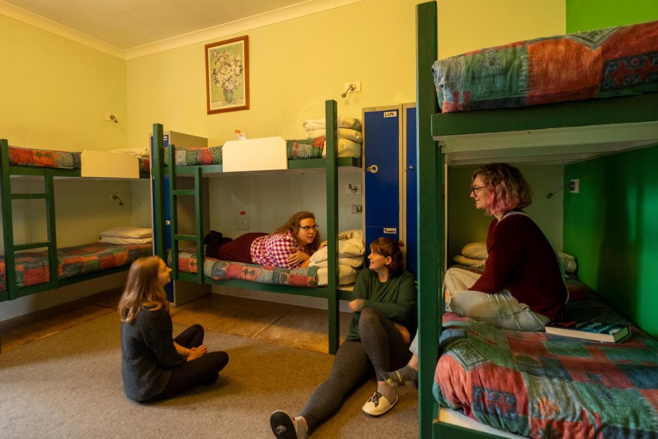 Lit dans Dortoir pour Femmes de 10 Lits