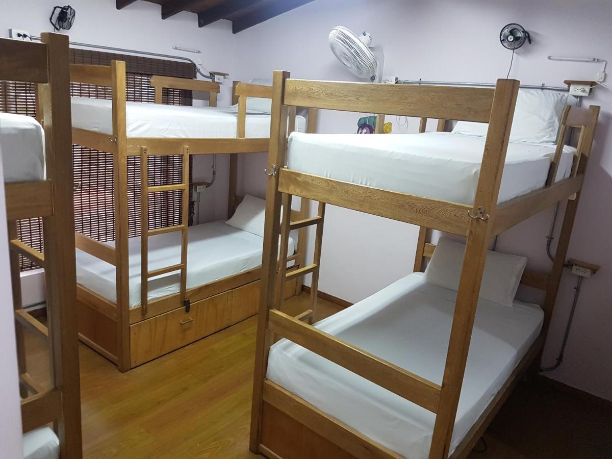 Lit dans Dortoir Mixte de 6 Lits avec Salle de Bains