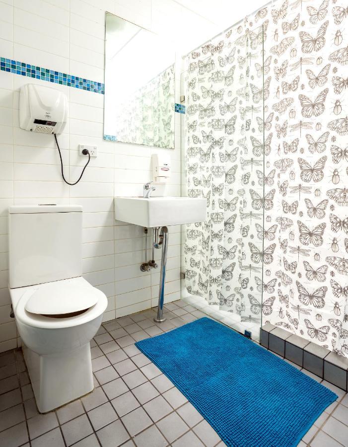 Bed in 8-Bed Mixed Dormitory Room with Shared Bathroom (age 18-36 years)