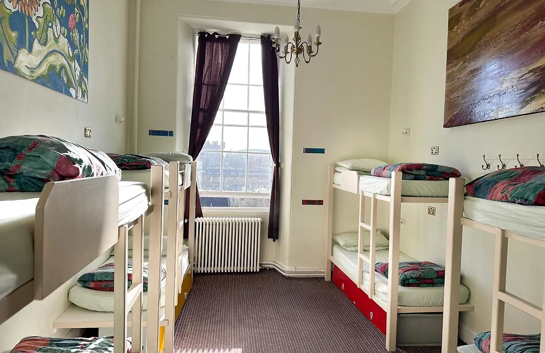 Castle Rock Hostel - Adults Only-1