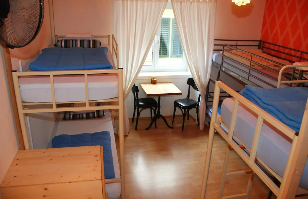 Oldtown Hostel Otter-1