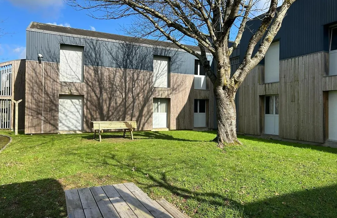 CREF - Auberge de Jeunesse-1