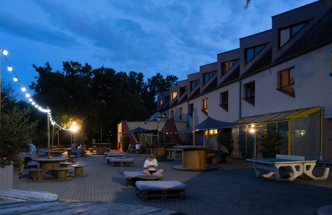 Auberge de Jeunesse HI Strasbourg 2 Rives-1