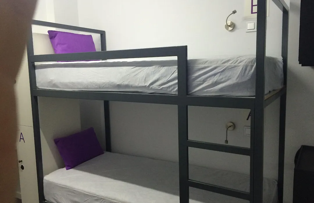 Chameleon Youth Hostel Alicante-1