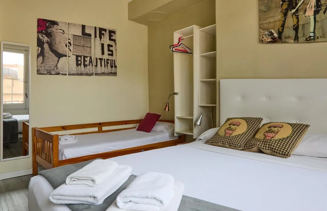 Wow Hostel Barcelona-1