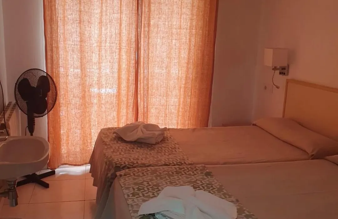 Hostal Alhambra Tarragona-1