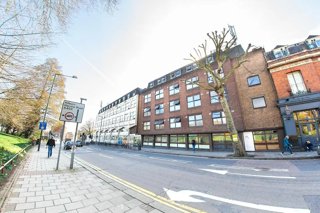 Kensal Green Backpackers 2-1