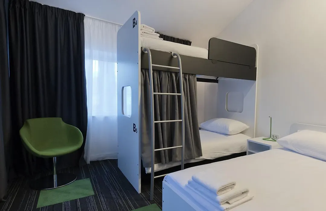 Hostel 365 For U-1