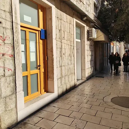 Split It Hostel-2