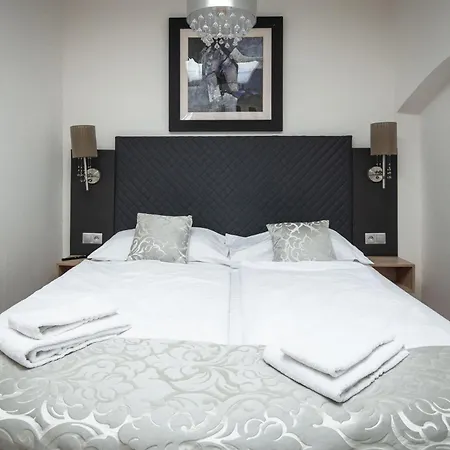 Charles Bridge Hostel & Apartments-2