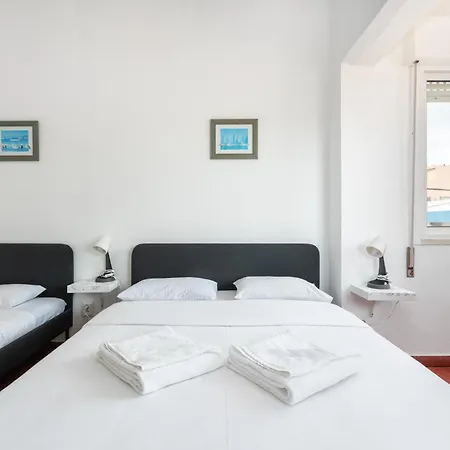 Blife Faro Beach Hostel & Rooms-3