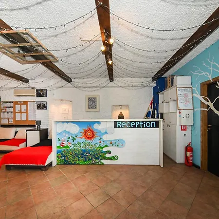 The Lazy Monkey Hostel & Apartments-2