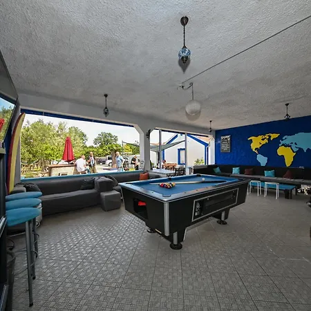 The Lazy Monkey Hostel & Apartments-3