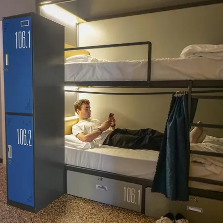 Marathon Hostel-3