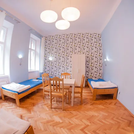 Dizzy Daisy Hostel-3