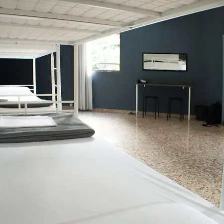 Quart Youth Hostel & Apartments-3