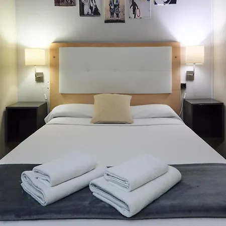 Wow Hostel Barcelona-3