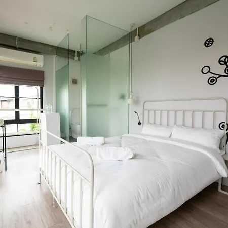 Bedspread Hostel (Adults Only)-2
